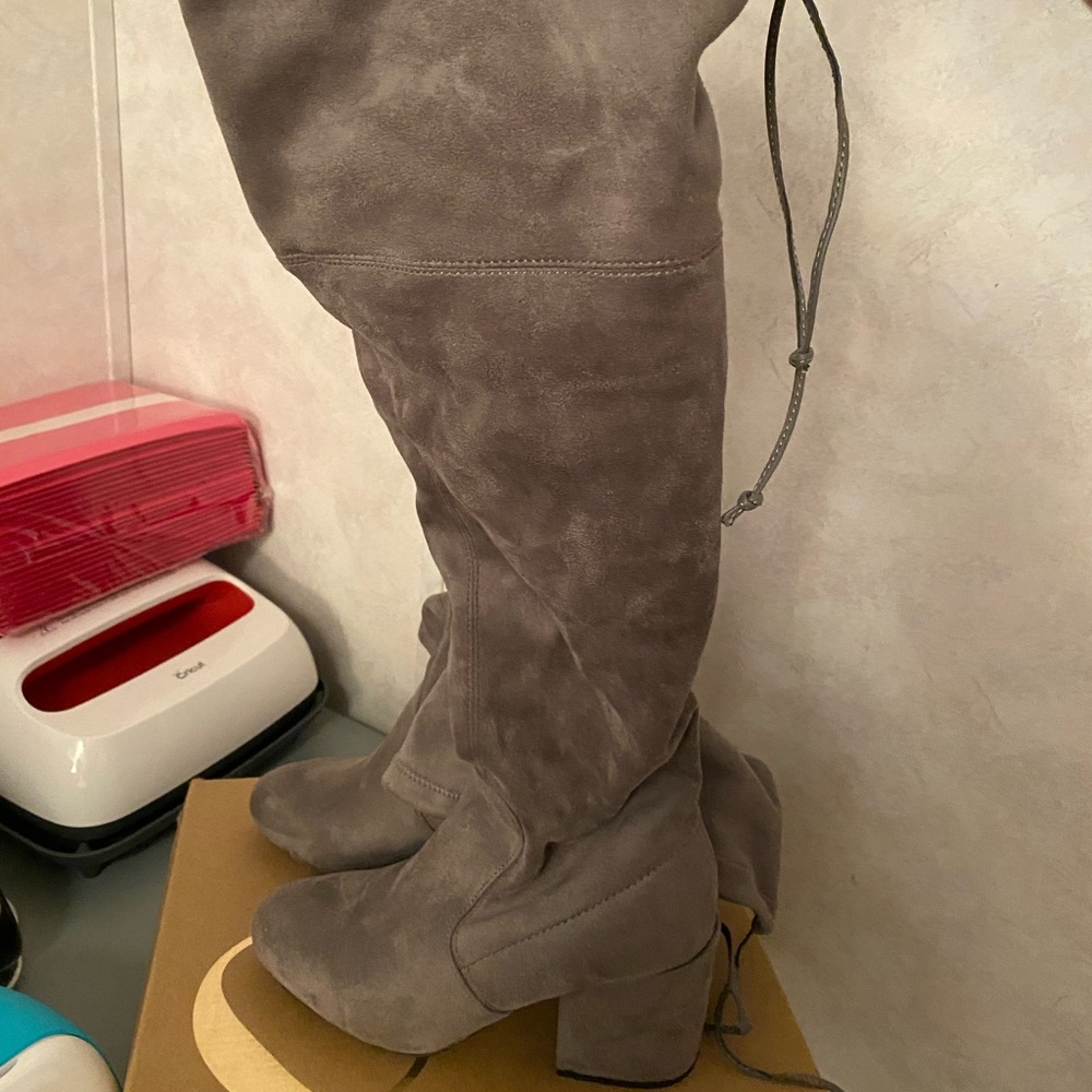 Knee high boots! WIDE! **worn once**
